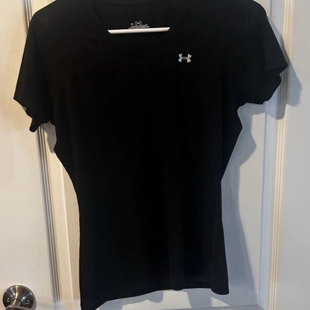 Under Armour Women's Black V-Neck Top